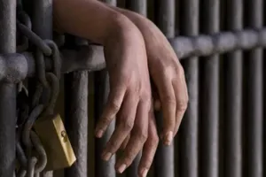 मोबाइल व नकदी लूटने वाले दो बदमाश गिरफ्तार, बाइक समेत दो मोबाइल बरामद