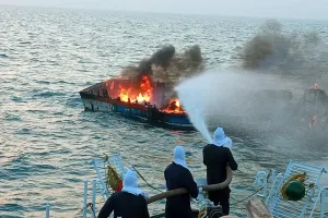 पूर्वी प्रशांत महासागर में मादक पदार्थ से भरे जहाज पर अमेरिकी हमला, दो लोगों की मौत