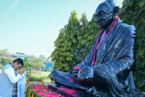 महात्मा गांधी पुण्यतिथि : मुख्यमंत्री भजनलाल शर्मा ने प्रतिमा पर श्रद्धासुमन किए अर्पित, प्रिय भजनों का किया श्रवण
