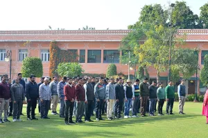 राष्ट्रपिता महात्मा गांधी पुण्यतिथि : गांधीजी के आदर्शों पर चलने का लिया संकल्प, लोकभवन में दो मिनट मौन रहकर दी उन्हें श्रद्धा सुमन अर्पित किए गए