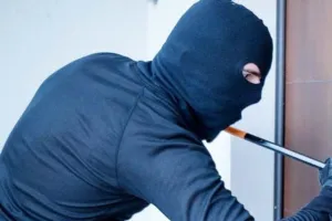 जौहरी की दुकान से दो करोड़ के आभूषण चोरी : 40 किलो चांदी, 150 ग्राम सोना, 10 हजार रुपए नगद व अन्य सामान ले गए