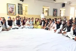 पीसीसी में कांग्रेसजनों ने महात्मा गांधी को याद कर श्रद्धांजलि दी, बड़ी संख्या में कांग्रेस कार्यकर्ता उपस्थित 