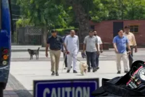 नोएडा के बाद अहमदाबाद में 12 स्कूलों को मिली बम से उड़ाने की धमकी, बम निरोधक दस्ता और पुलिस टीम मौके पर मौजूद