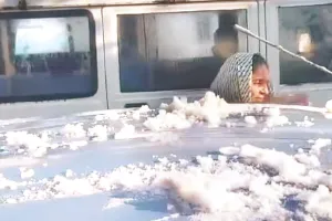 हाड़ कंपाने वाली सर्दी : नौ जिलों में स्कूलों की छुट्टियां बढ़ाईं, कई जिलों में सुबह जमी दिखी बर्फ