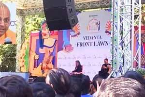 सुरों में सजी जीवन की सीख : JLF में गौर गोपाल दास का राग–वैराग्य, कहा- हर जीवन एक अधूरी धुन की तरह है, जिसमें कोई न कोई बोझ छुपा होता है