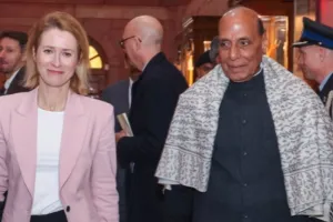 भारत और यूरोपीय रक्षा उद्योगों को वैश्विक हित में मिलकर काम करने की जरूरत : संयुक्त अभ्यासों से एक-दूसरे की कार्यप्रणालियों से सीखें, राजनाथ सिंह ने कहा- कल्लास से रक्षा से जुड़े मुद्दों पर की चर्चा