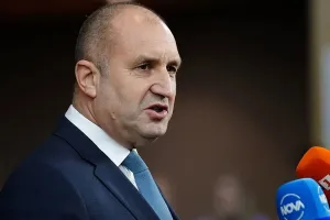 रुमेन रादेव बुल्गारिया में मध्यावधि संसदीय चुनावों से पहले राष्ट्रपति पद से देंगे इस्तीफा, नई पार्टी बनाने के संकेत