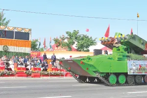 सेना मेडल लेते शहीद की मां बेहोश : सैन्य अधिकारियों ने संभाला, एंबुलेंस से ले जाया गया हॉस्पिटल 