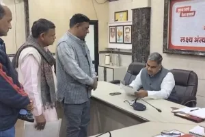 भाजपा कार्यालय में कार्यकर्ता सुनवाई : सहकारिता मंत्री गौतम दक ने सुनीं समस्याएं, कहा- कार्यकर्ता की समस्याओं का समाधान करना पार्टी और सरकार की प्राथमिकता