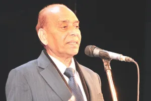 कवि डॉ. पॉपुलर मेरठी से विशेष बातचीत, कहा- मुशायरों की मिट्टी से सोशल मीडिया तक कविता का दायरा बढ़ा