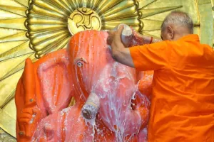 नववर्ष के पहले पुष्य नक्षत्र पर मोती डूंगरी गणेश मंदिर में भव्य पंचामृत अभिषेक, श्रद्धालुओं ने भगवान गजानन के किए दर्शन 