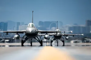 आर्कटिक हलचल: ग्रीनलैंड के पिटुफिक बेस पर नोराड विमानों की तैनाती, सुरक्षा अभ्यास तेज