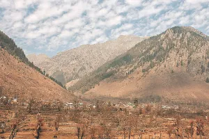 जम्मू-कश्मीर में भारी बर्फबारी न होने से बढ़ी चिंता : गर्मियों में होगी बहुत दिक्कत, जल संकट का भी मंडराया खतरा 