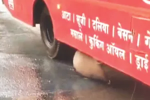 बस के रास्ते में टूटा टैंक : सड़क पर बहा डीजल, जानें पूरा मामला 