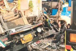 जोधपुर-जैसलमेर एनएच-125 पर केरु गांव के पास हादसा : बस-ट्रेलर की भिड़ंत में 4 श्रद्धालुओं की मौत, 20 लोग घायल