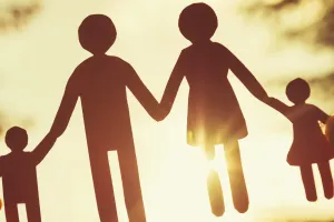 पारिवारिक परंपरा को बोझ नहीं, समाधान समझें