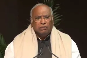 ग्रामीणों को बंधुआ मजदूर बनाने के मकसद से केंद्र सरकार ने खत्म किया मनरेगा : गरीबों की नहीं समझते पीड़ा, खड़गे ने कहा- मनरेगा बचाने की लड़ाई बहुत लंबी