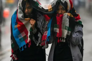 Weather Update : मौसम खुला, धूप खिली लेकिन बर्फीली हवाओं और गलन भरी सर्दी ने कपाए हाड़ 