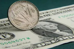 मुंह के बल गिरा भारतीय रुपया, रुपया पहली बार 92 प्रति डॉलर तक टूटा