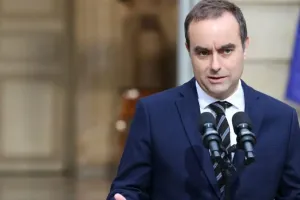 फ्रांसीसी पीएम बना रहे कैबिनेट में फेरबदल की योजना, इन मुद्दों पर रहेगा फोकस