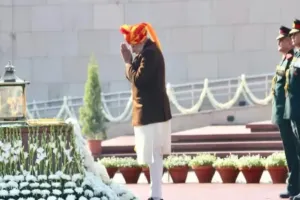 77th Republic Day 2026: नेशनल वॉर मेमोरियल पहुंचे पीएम मोदी, शहीदों को अर्पित की श्रद्धांजलि