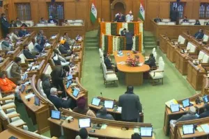 दिल्ली विधानसभा में प्रदूषण के मुद्दे पर आप का हंगामा : सदन से निकलवाए गए 3 विधायक, पूरे दिन की कार्यवाही के लिए निलंबित