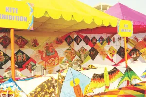 मकर संक्रांति पर जयपुर में नया रंग : जलमहल में दिन में पतंगबाजी, शाम को फायरवर्क्स और लालटेन उत्सव