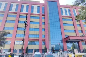 एसएमएस की एसएसबी बिल्डिंग की छठी मंजिल से गिरने से मरीज की मौत, गिरा या कूदा अभी नहीं हुआ खुलासा