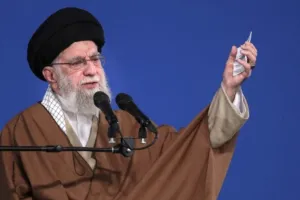 खामेनेई ने अमेरिकी राष्ट्रपति पर साधा निशाना : प्रदर्शनों के आगे नहीं झुकेगा ईरान, देश को अस्थिर करने की कोशिश का लगाया आरोप