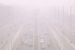 दिल्ली में एक्यूआई बेहद खराब : घने कोहरे के कारण दृश्यता काफी कम, एयरपोर्ट पर उड़ानों में देरी