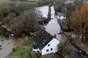ब्रिटेन में ‘चंद्रा’ का खौफ, 100 से ज्यादा जगहों पर बाढ़ की चेतावनी, फ्रीजिंग पॉइंट से नीचे जा सकता है पारा