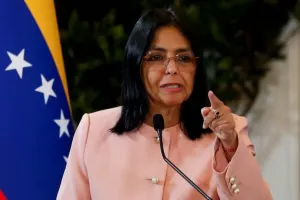 वेनेजुएला की सेना ने कार्यवाहक राष्ट्रपति को कमांडर-इन-चीफ के रूप में दी मान्यता, बोलें-एकता के साथ देंगे जवाब