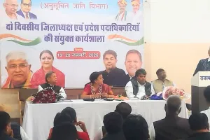  प्रदेश कांग्रेस एससी विभाग की कार्यशाला का समापन : बैठक में मनरेगा को लेकर जनजागरण की बनी रणनीति, भूपेश ने लोगों के बीच जनजागरण अभियान चलाने का किया आग्रह 