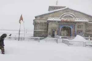 केदारनाथ धाम में भारी हिमपात और शून्य से नीचे तापमान के बीच मुस्तैद सुरक्षा बल, तापमान मानइस 16 डिग्री सेल्सियस से भी नीचे दर्ज 