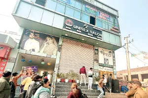 यूडी टैक्स बकायादारों पर निगम की सख्ती, 10 संपत्तियां कुर्क