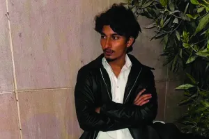 ग्रेटर नोएडा हॉस्टल में बीटेक छात्र ने बिल्डिंग से लगाई छलांग : हादसे में मौत, हॉस्टल प्रबंधन ने छात्र के परिजनों को भेजा था शराब के सेवन का वीडियो