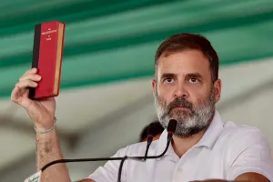 भारत के लोकतंत्र में संविधान की केंद्रीय भूमिका : हर नागरिक का सबसे बड़ा हथियार, राहुल गांधी ने कहा- यह हमारे अधिकारों का सुरक्षा-कवच