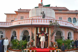 77वें गणतंत्र दिवस पर मुख्यमंत्री निवास में ध्वजारोहण, आर.ए.सी. टुकड़ी ने दी सलामी