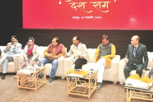 राष्ट्रीय कवि सम्मेलन दैनिक नवज्योति की गौरवशाली परंपरा का था हिस्सा : ऑडिटोरियम के बाहर मौसम जितना सर्द था, अंदर उतनी ही जोश की गर्मी थी 