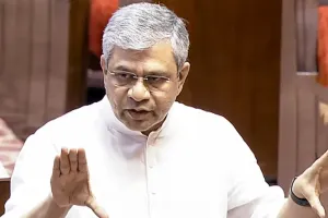 यात्रियों को शानदार यात्रा अनुभव प्रदान करेगी वंदे भारत स्लीपर ट्रेन : यात्रा को आरामदायक बनाने के लिए दिया विशेष ध्यान, अश्विनी वैष्णव ने कहा- लोग अपने अनुसार कर सकेंगे रोशनी