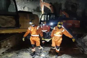 उत्तरपूर्वी ऑस्ट्रेलिया में खदान ढहने से एक मजदूर की मौत, कई लापता