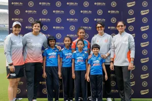 एसबीआई लाइफ की पहल: उदयन एनजीओ की बच्चियों ने महिला क्रिकेट टीम से की मुलाकात