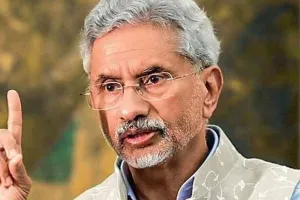 बांग्लोदश हिंसा: खुफिया चेतावनियों के बाद राजनयिकों के परिवारों को वापस बुला रहा भारत, सरकार का बड़ा फैसला