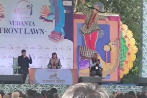 एआई अभिव्यक्त को दोहराता है, मानव बुद्धि अनकहे को रचती है: प्रसून जोशी