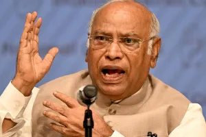 इंदौर जल त्रासदी: नागरिकों की मौतों पर खड़गे का केंद्र सरकार पर हमला, सरकार की चुप्पी पर उठाएं सवाल