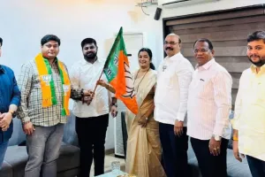 बीएमसी चुनाव से पहले महाराष्ट्र में कांग्रेस को बड़ा झटका, 12 पार्षदों ने थामा भाजपा का दामन