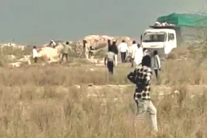 अवैध खनन पर कार्रवाई करने पहुंची तीन विभागों की टीम पर पथराव, कई अधिकारी चोटिल, 4 आरोपी गिरफ्तार