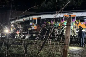 स्पेन में भीषण हादसा, दो अलग-अलग ट्रेनों के पटरी से उतरने पर एक व्यक्ति की मौत, अन्य 20 घायल