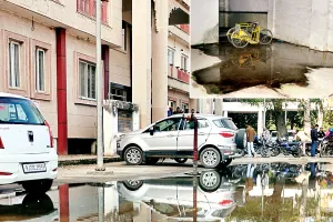 एमबीएस अस्पताल में जलभराव बना खतरा, मरीजों को मुख्य रास्ते पर  फैले गंदे पानी से होकर गुजरना पड़ रहा