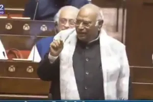 राहुल गांधी को लेकर सत्ता और विपक्ष के बीच तकरार : कांग्रेस का बहिर्गमन, खड़गे ने कहा- विपक्ष की आवाज दबाकर लोकतांत्रिक प्रक्रिया को प्रभावित कर रही सरकार